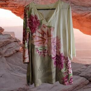 Soft Surroundings medium floral tunic. 3/4 sleeve, wearable art linen look.